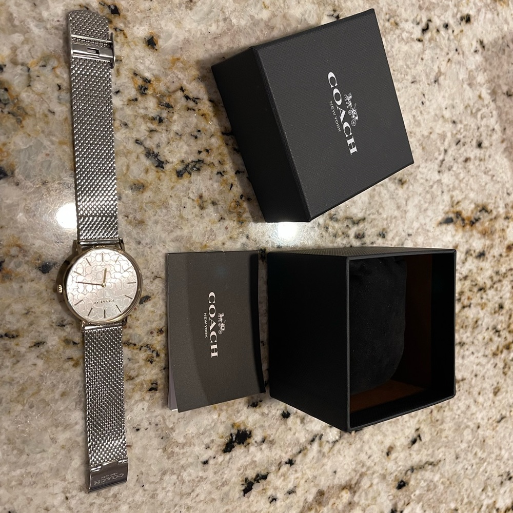 Women’s Coach Watch - Picture 2 of 4